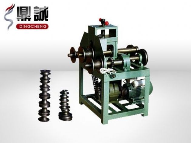 點擊查看詳細信息<br>標題：立式多功能滾動式彎管機 閱讀次數：4609